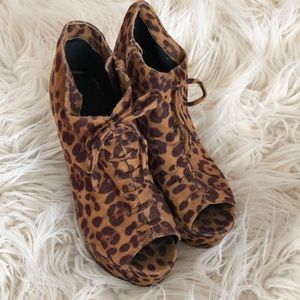 Forever 21 leopard shoes 👠